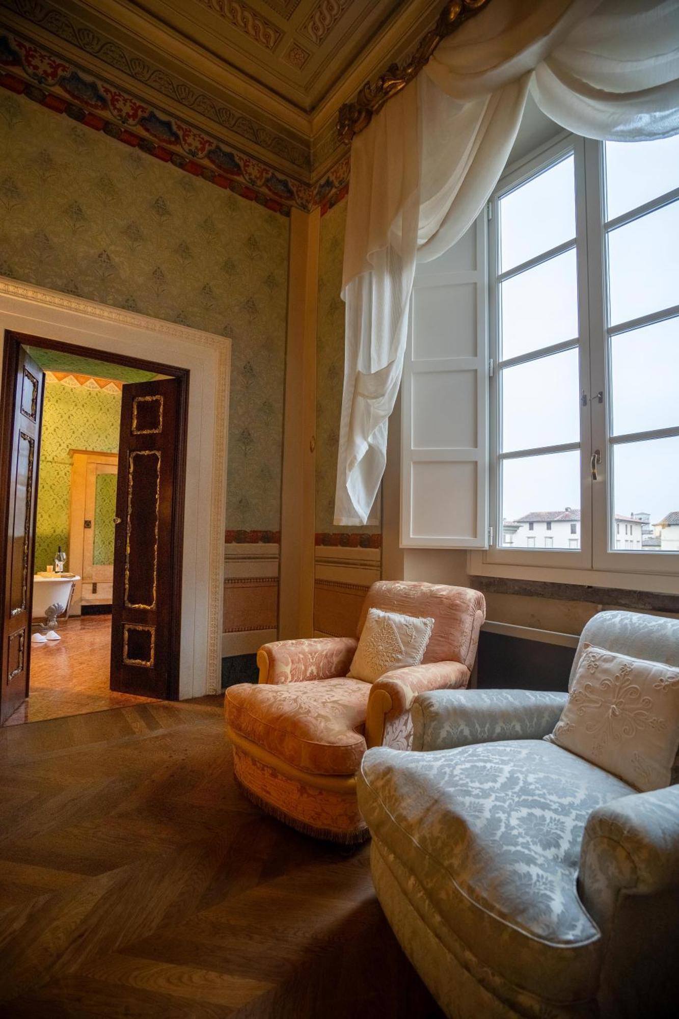 루카 Palazzo Rocchi - Residenza D'Epoca B&B 외부 사진